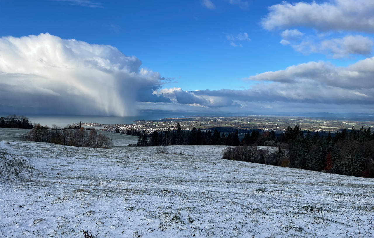 Regenguss über dem Bodensee